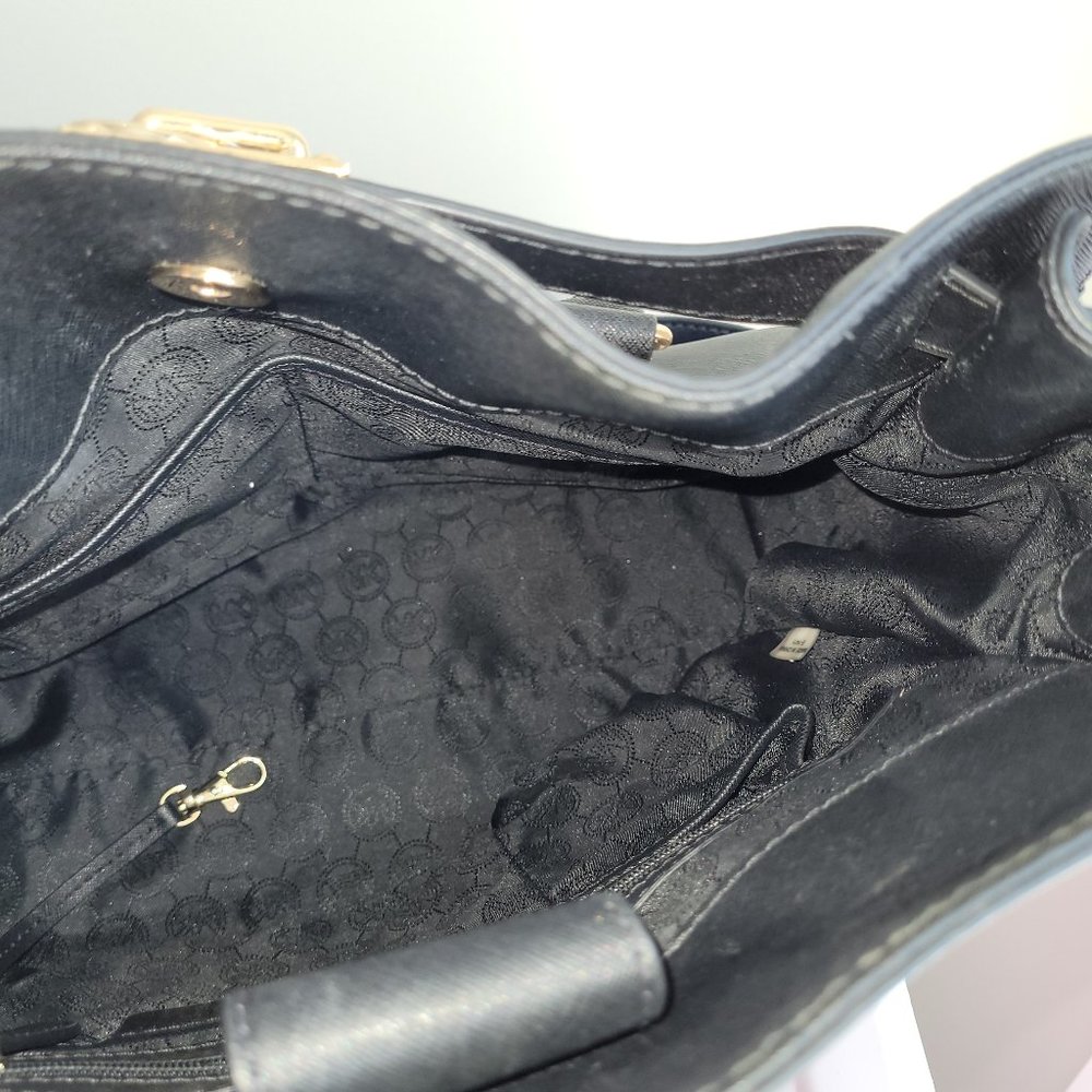 Authentic Michael Kors Purse - image 6